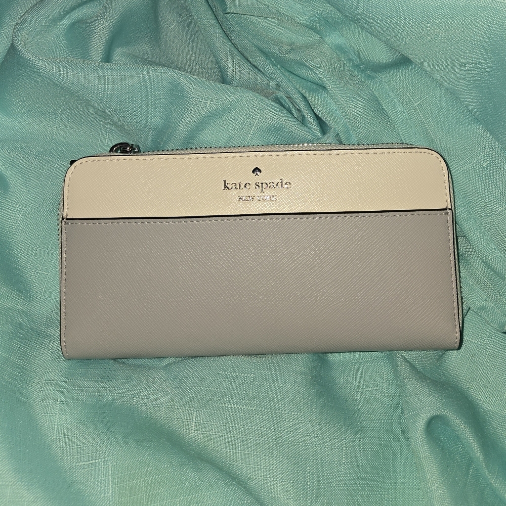 kate spade Two-Tone Cream and Light Gray Zip-Around Wallet